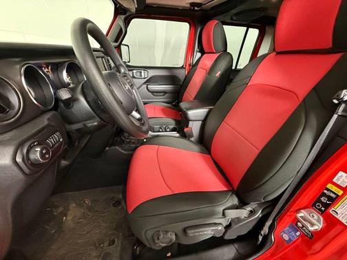 2022 Jeep Gladiator Sport