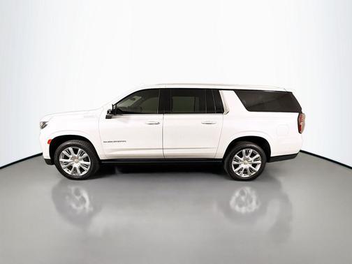 Iridescent Pearl Tricoat 2023 Chevrolet Suburban 4WD High Country