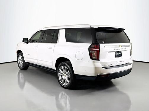 Iridescent Pearl Tricoat 2023 Chevrolet Suburban 4WD High Country