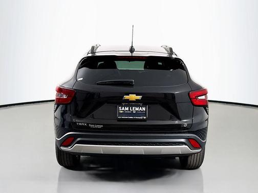 Mosaic Black Metallic 2026 Chevrolet Trax LT