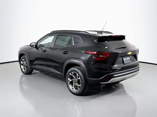 Mosaic Black Metallic 2026 Chevrolet Trax LT