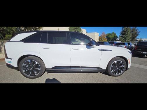 2025 Cadillac Escalade IQ Sport 2