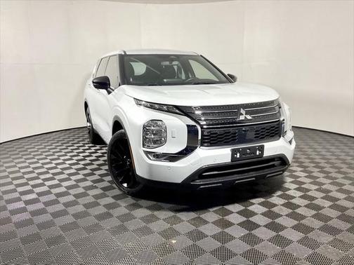 2023 Mitsubishi Outlander SE