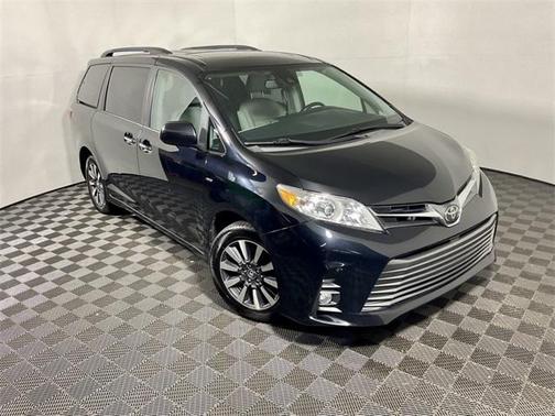 2019 Toyota Sienna XLE