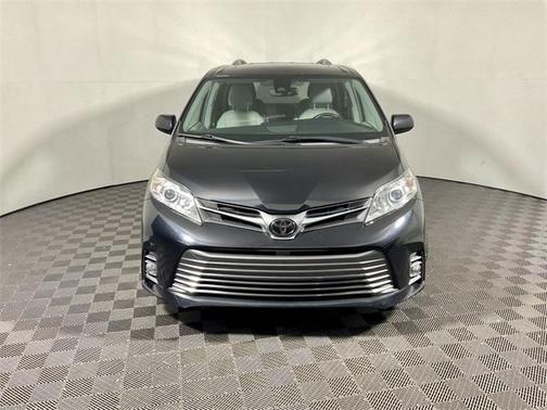 2019 Toyota Sienna XLE