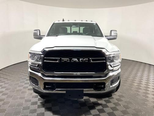 2024 RAM 3500 Tradesman Crew Cab 4x4 6'4' Box