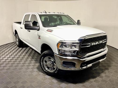 2024 RAM 3500 Tradesman Crew Cab 4x4 6'4' Box
