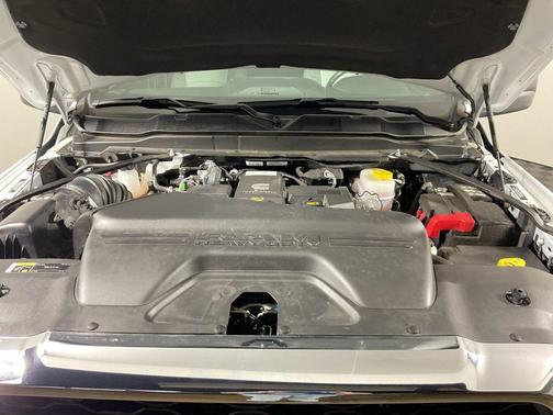 2024 RAM 3500 Tradesman Crew Cab 4x4 6'4' Box