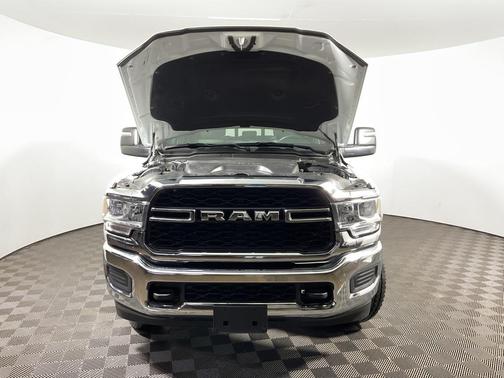 2024 RAM 3500 Tradesman Crew Cab 4x4 6'4' Box