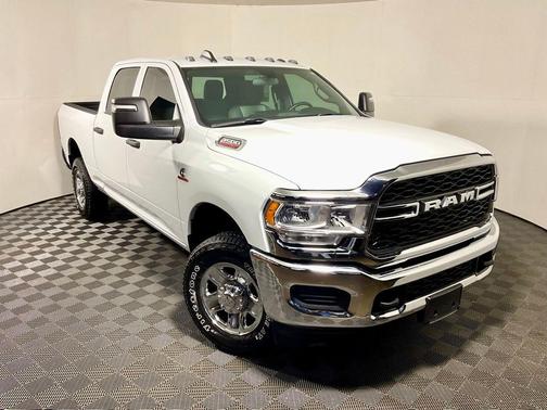 2024 RAM 3500 Tradesman Crew Cab 4x4 6'4' Box