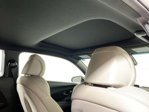 2020 Hyundai Veloster Base