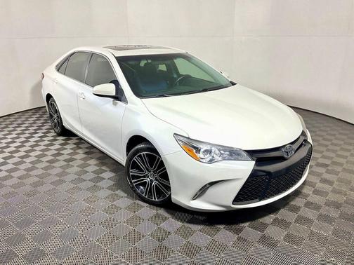 2016 Toyota Camry SE w/Special Edition Pkg