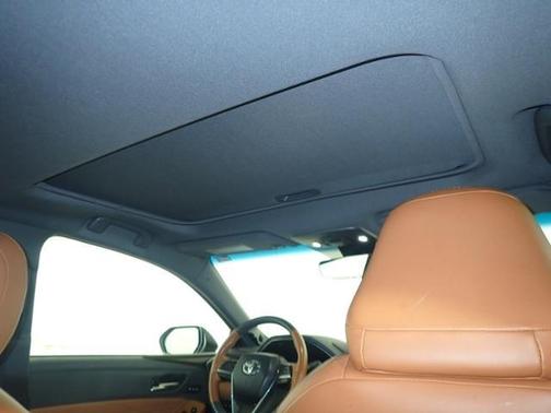 Photo 2 of 32 of 2019 Toyota Avalon Limited