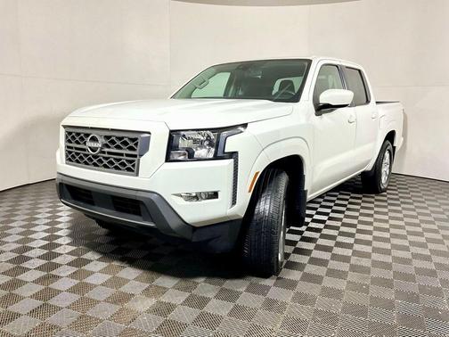 Glacier White 2022 Nissan Frontier SV