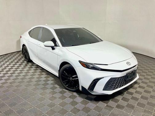 Ice Cap 2025 Toyota Camry SE