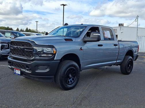 2024 RAM 3500 Tradesman Crew Cab 4x4 6'4' Box