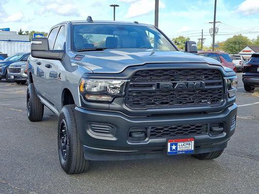 2024 RAM 3500 Tradesman Crew Cab 4x4 6'4' Box