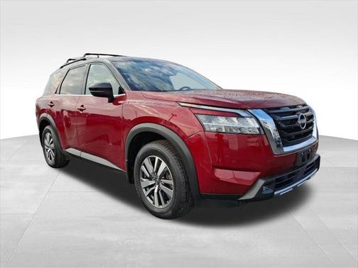 2022 Nissan Pathfinder SL 4WD