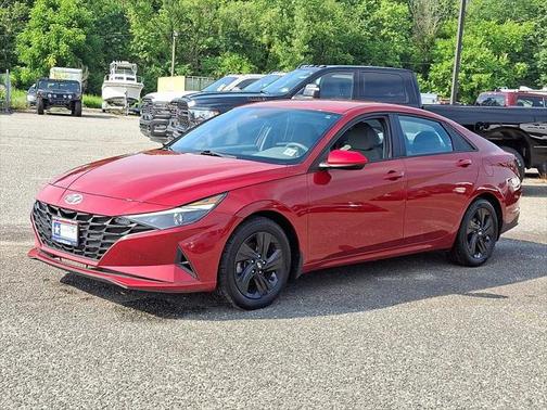 2022 Hyundai ELANTRA SEL