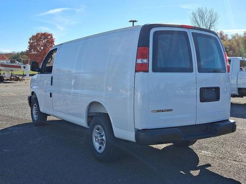 2025 Chevrolet Express 2500 RWD 2500 Regular Wheelbase WT