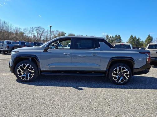 2025 Chevrolet Silverado EV RST