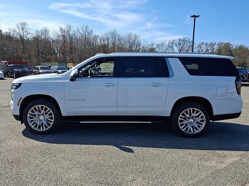 Summit White 2026 Chevrolet Suburban LT