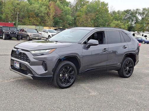 2022 Toyota RAV4 Hybrid SE