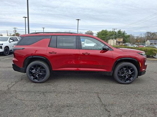 Radiant Red Tintcoat 2026 Chevrolet Traverse RS