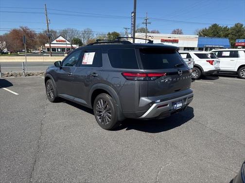 2023 Nissan Pathfinder SL 4WD