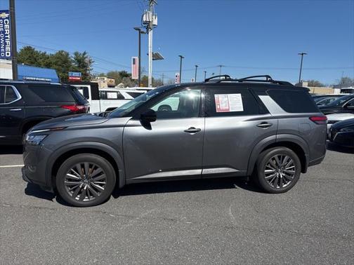 2023 Nissan Pathfinder SL 4WD