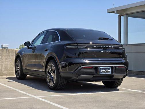2025 Porsche Macan 4S