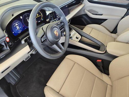 2025 Porsche Macan 4S