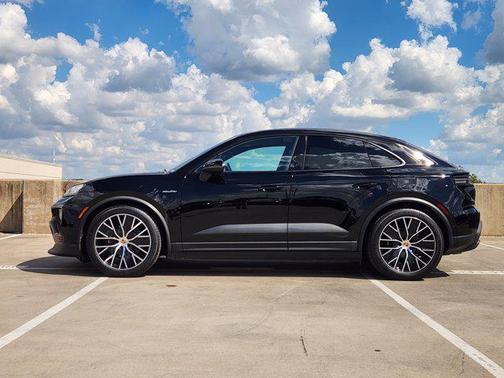 2025 Porsche Macan Electric