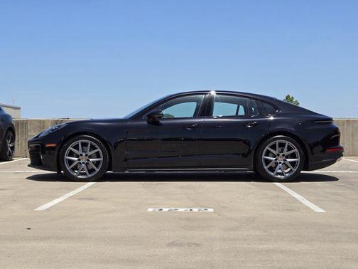 2025 Porsche Panamera 4