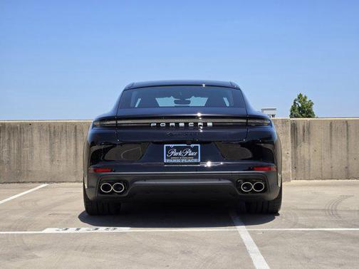 2025 Porsche Panamera 4
