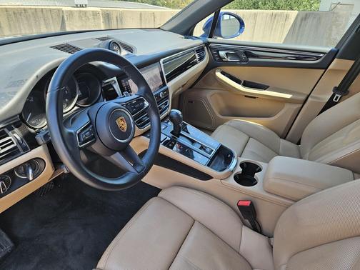 Gentian Blue Metallic 2024 Porsche Macan Macan