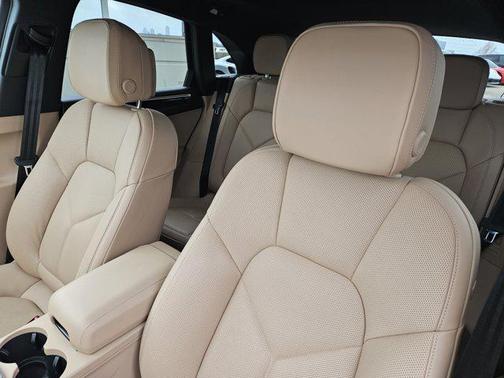 2025 Porsche Macan AWD