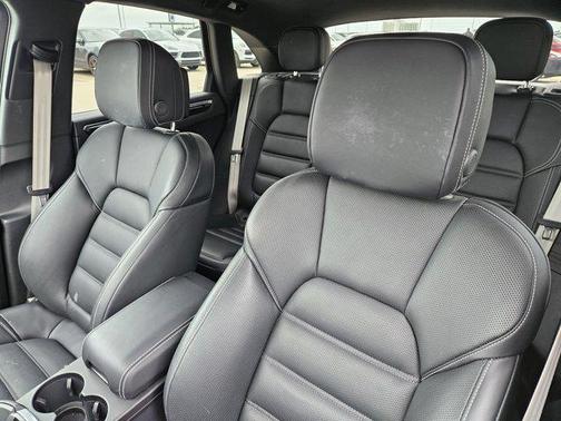 Dolomite Silver Metallic 2025 Porsche Macan Macan