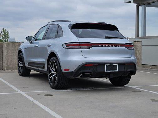 Dolomite Silver Metallic 2025 Porsche Macan Macan