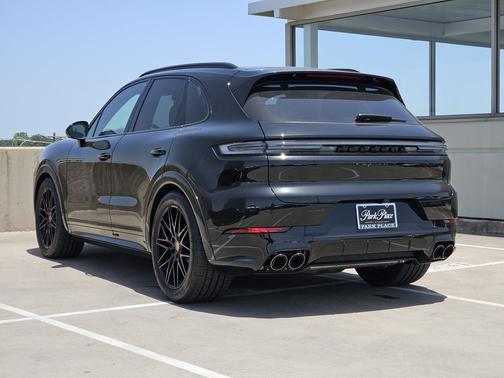 Chromite Black Metallic 2026 Porsche Cayenne GTS