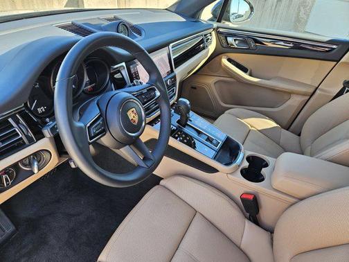 2025 Porsche Macan AWD