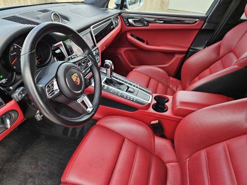 2021 Porsche Macan Turbo