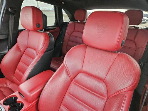 2021 Porsche Macan Turbo