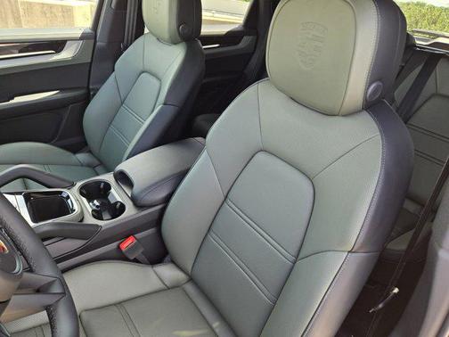 2025 Porsche Cayenne AWD