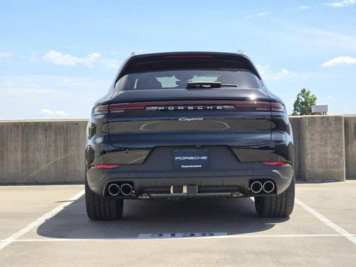 2025 Porsche Cayenne AWD