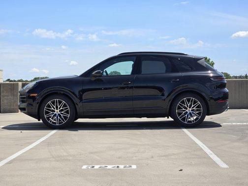 2025 Porsche Cayenne AWD