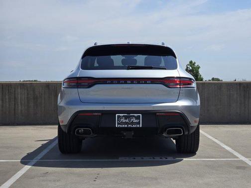 2025 Porsche Macan AWD