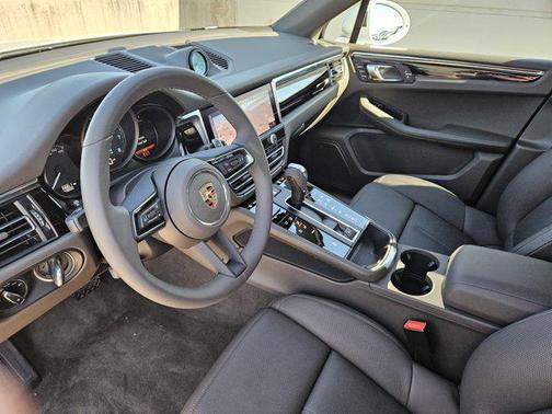 2025 Porsche Macan AWD