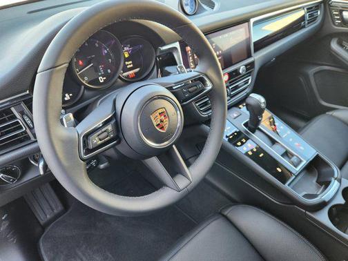 2026 Porsche Macan AWD