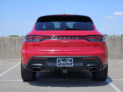 2025 Porsche Macan Base